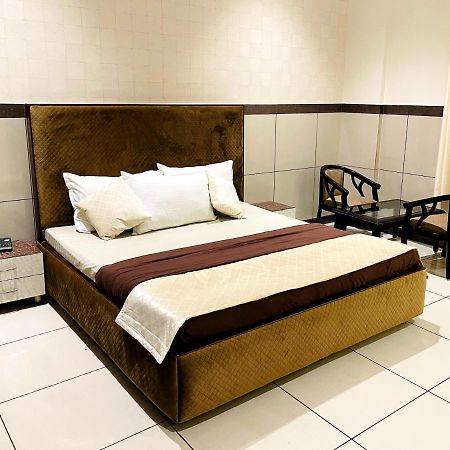 Primrose Hotel And Restaurant ソニパット エクステリア 写真